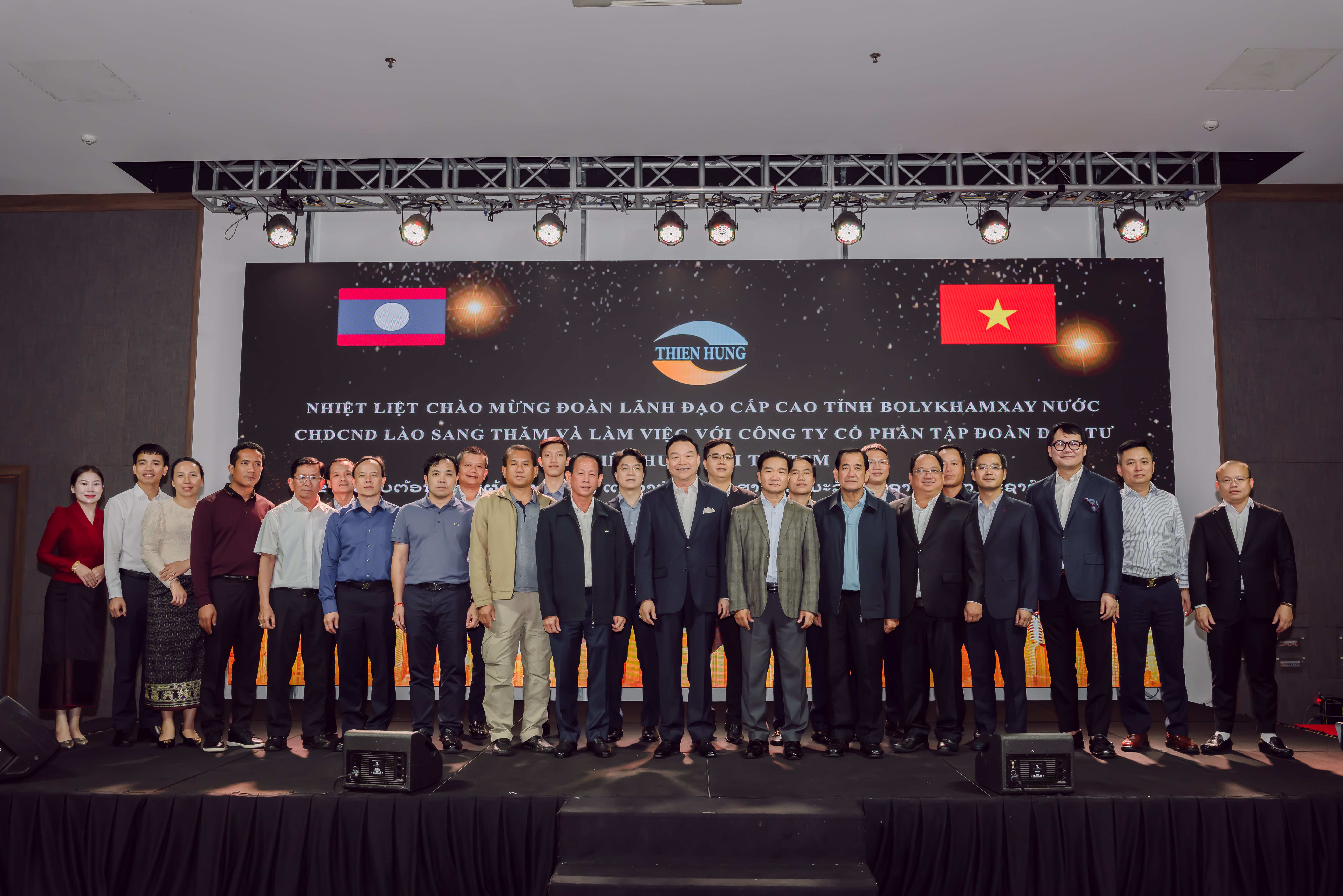 Làm việc với đoàn lãnh đạo tỉnh Bolykhamxay - Lào