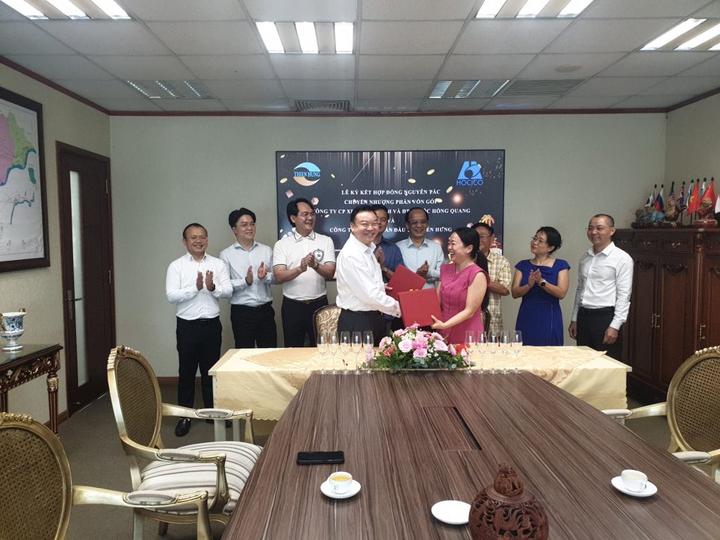 Lễ ký kết chuyển nhượng vốn với Công ty CP XD TM ĐT Hồng Quang